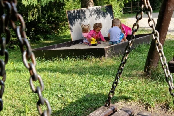 1518686a-9c61-462e-a68f-2a6fc33e70a2 1518686a-9c61-462e-a68f-2a6fc33e70a2